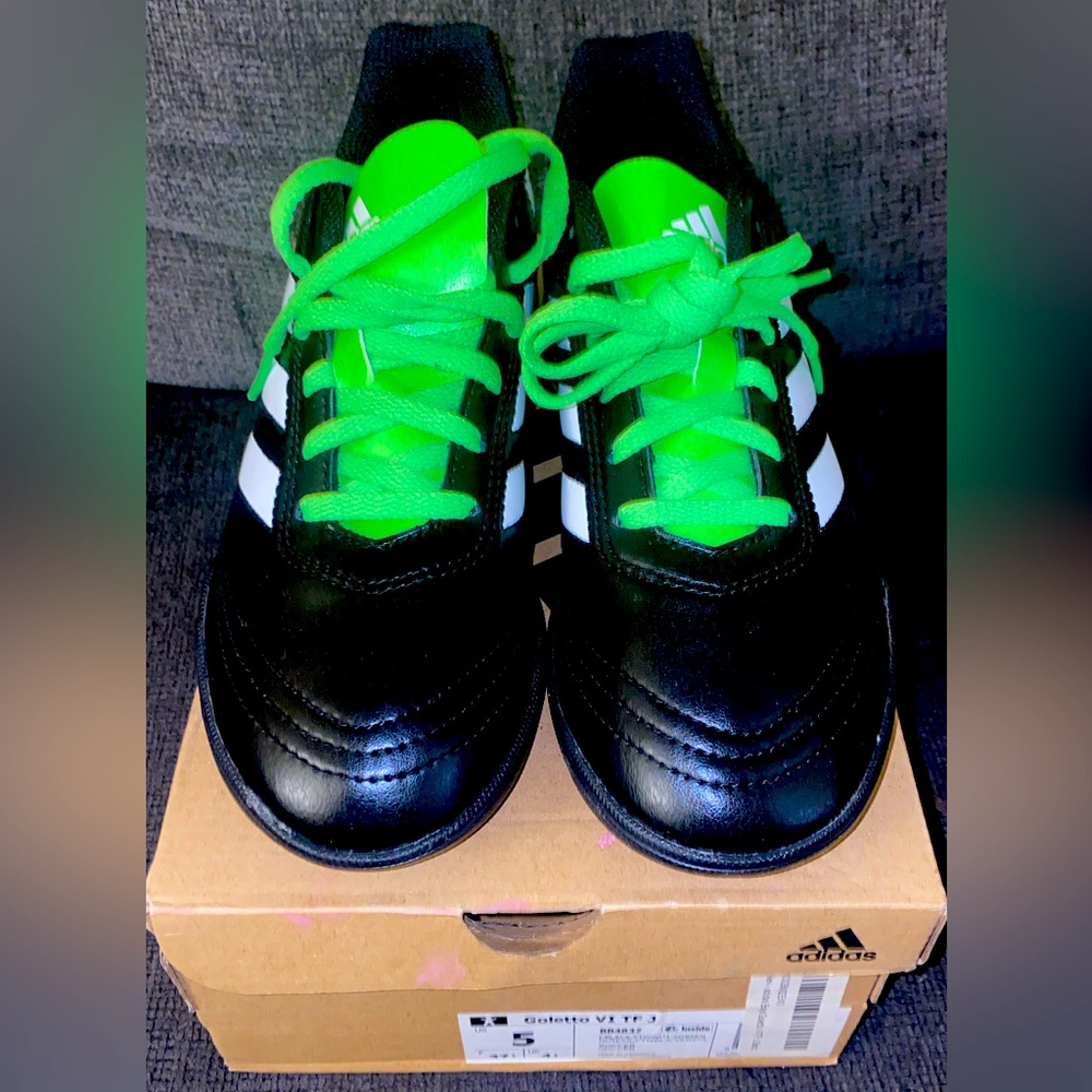 Kid’s sneakers
